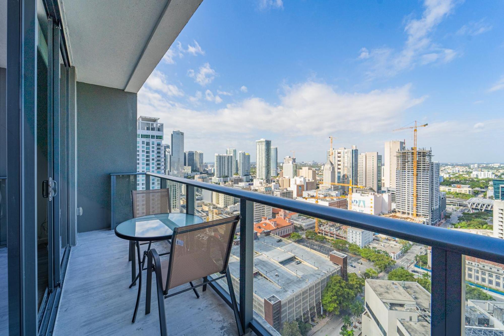 Tr Miami 2 Bedroom, 1 Bedroom, And Studio Condos With Balconies Esterno foto